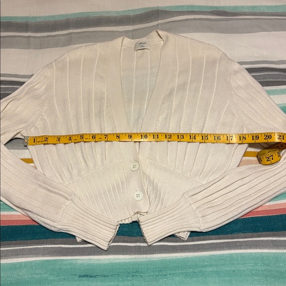 Aritzia Cream Ribbed Cropped Cardigan - Picture 4 of 5